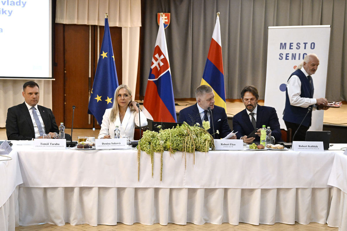 SR Senica výjazdové rokovanie vláda TTX