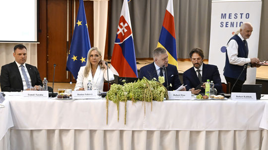 Vláda po výjazdovom rokovaní v Senici na podporu viacerých okresov vyčlenila vyše dva milióny eur