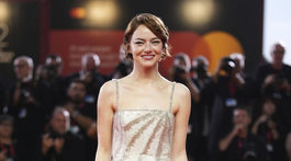 Herečka Emma Stone v kreácii Louis Vuitton na...