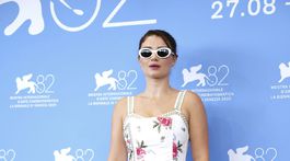 Denná móda hviezd na festivale v Benátkach