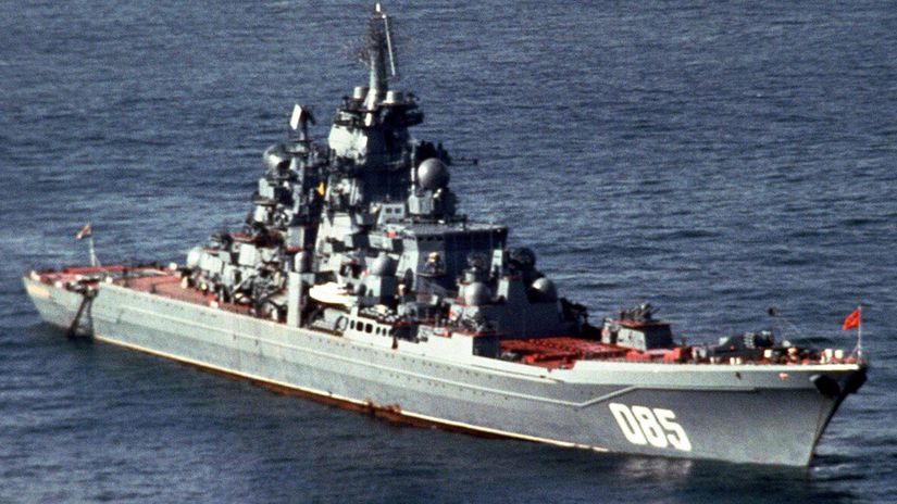 Ruský krížnik Admirál Nachimov v roku 1991 ešte...