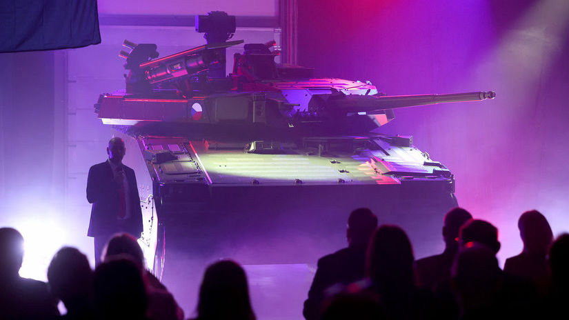Slávnostné predstavenie prvého bojového vozidla...