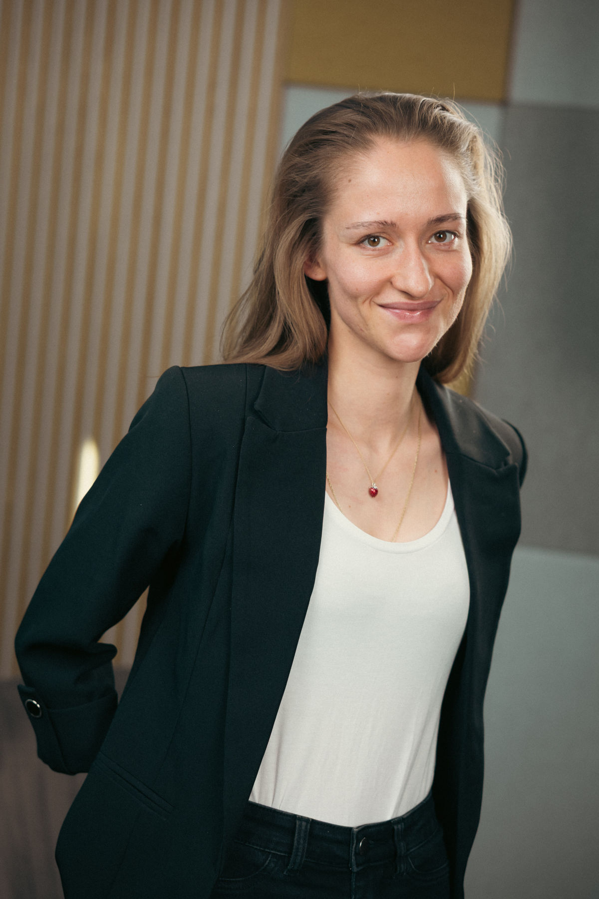 Herečka Eva Mores na návšteve redakcie Pravdy.