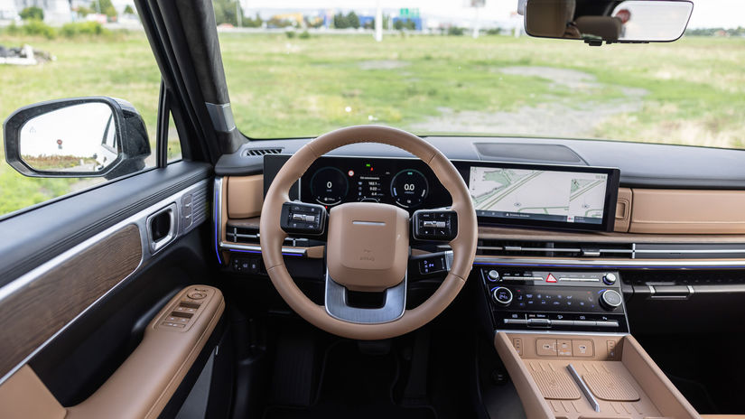 Hranatý dizajn prenikol aj do interiéru s...