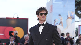 Herec Jacob Elordi v obleku Bottega Veneta...