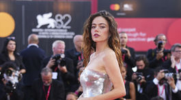 Herečka Molly Gordon na slávnostnej premiére...