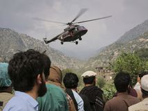 afganistan zemetrasenie vrtuľník