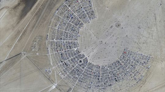 Na festivale Burning Man došlo zrejme k vražde. Našli telo muža v kaluži krvi