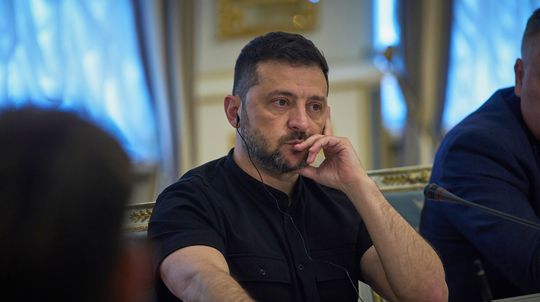 Prieskum: Väčšina Ukrajincov túži po prímerí, Zelenskému odkázali, čo si myslia o jeho kandidatúre