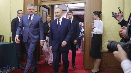 Hostia všade, úžitok nikde. Generál Macko rozobral na súčiastky Ficovu politiku na štyri svetové strany