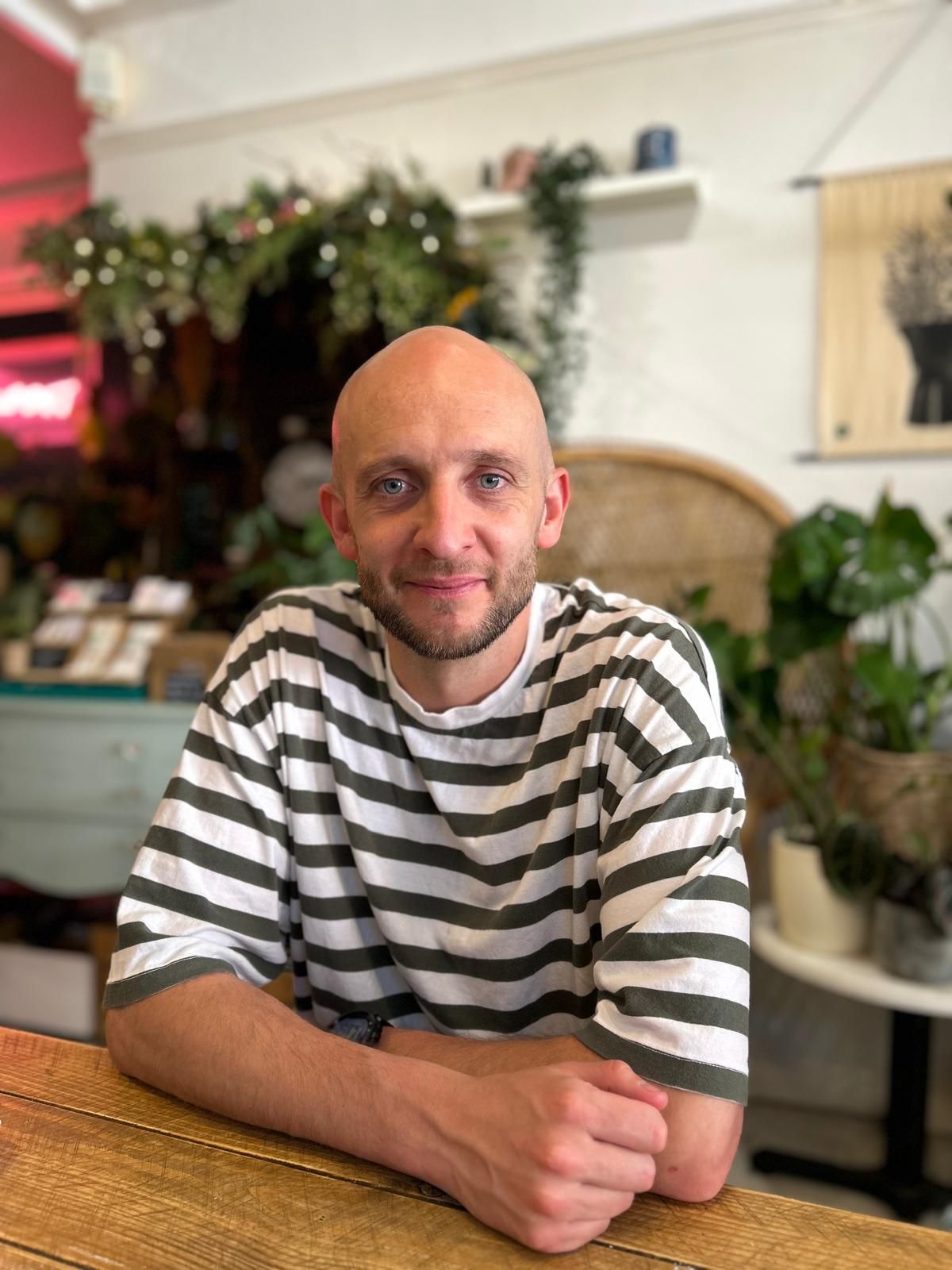 Futbalový novinár Dominic Shaw z denníka The...