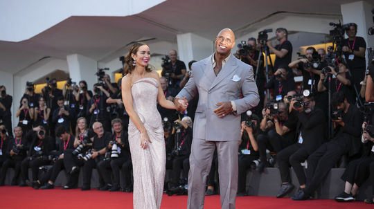 Herci Emily Blunt a Dwayne Johnson uviedli film...