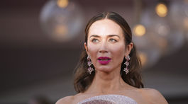 Herečka Emily Blunt v kreácii Tamara Ralph...