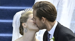 Mladomanželský bozk. Princezná Marie Caroline z...