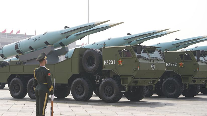 Protilodné rakety A YJ-17 na vojenskej...