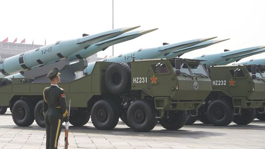 Protilodné rakety A YJ-17 na vojenskej...