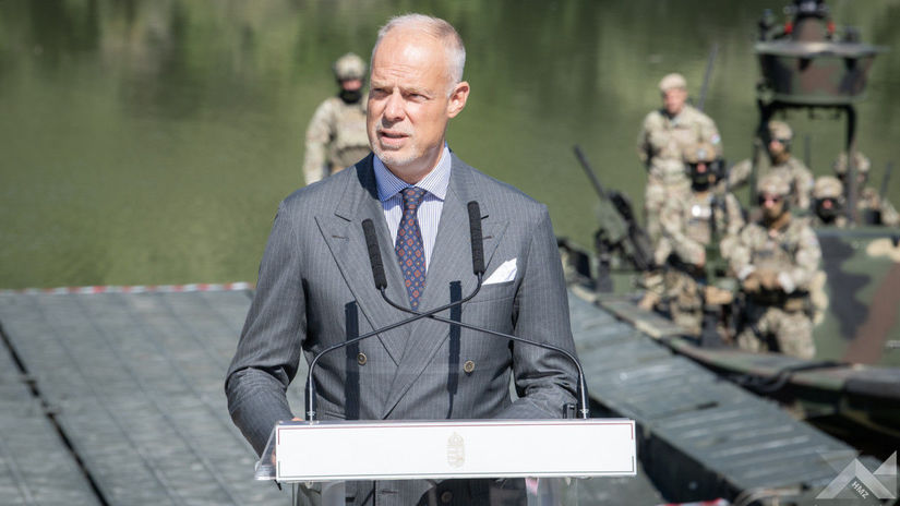 Maďarský minister obrany Kristóf...