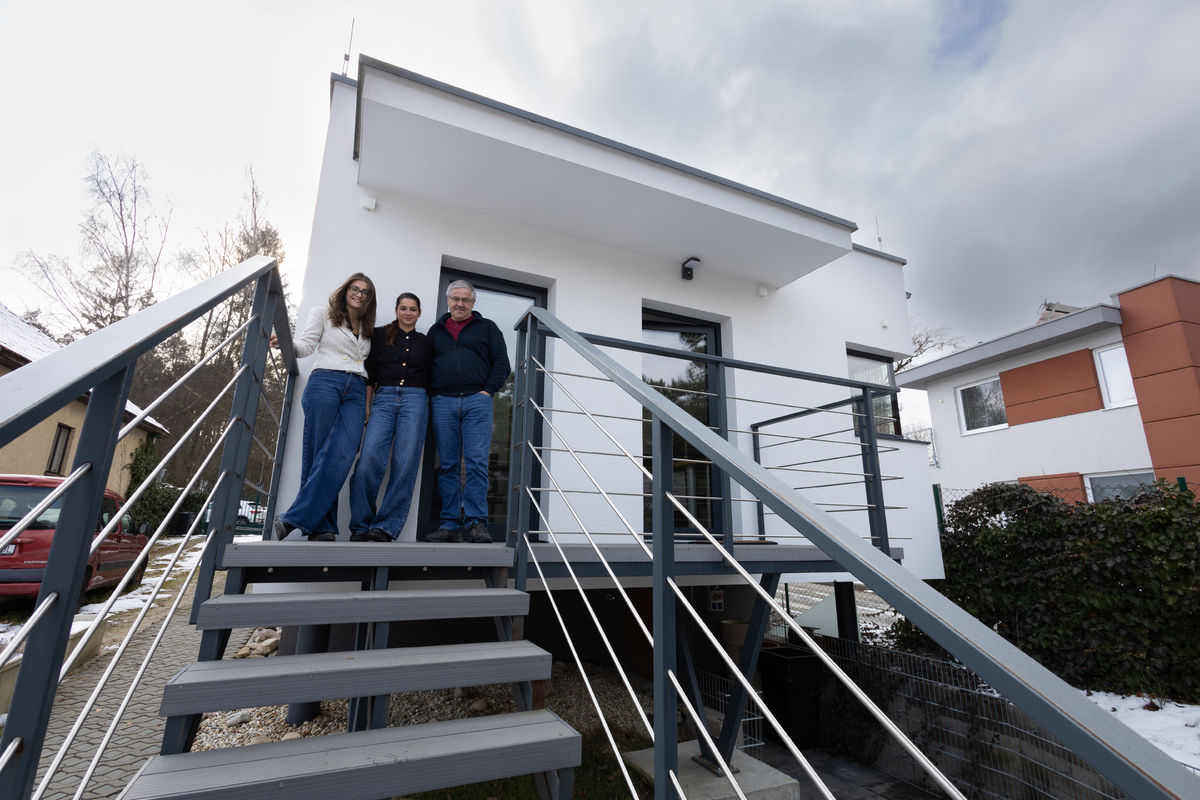 Milan Bosík s dcérami Andreou a Marikou pred...