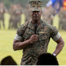 Generálporučík Jerry Carter v maskáčoch