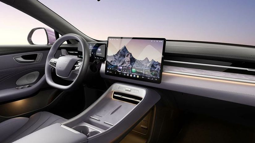 Interiér obsahuje 10,25-palcový prístrojový...