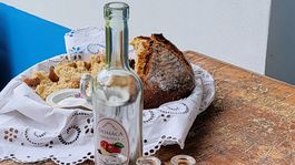 Chlieb so soľou a domáca, tak vítajú...