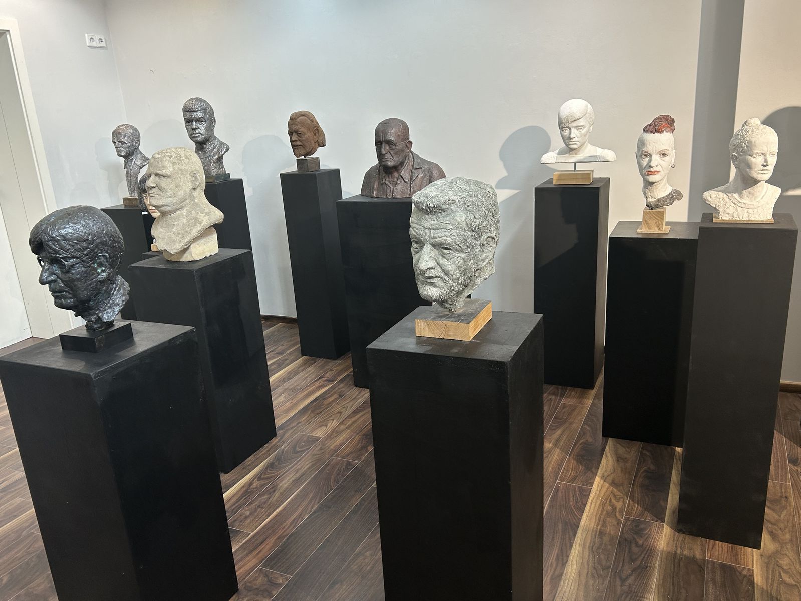 Sochy významných osobností z mesta Chemnitz...