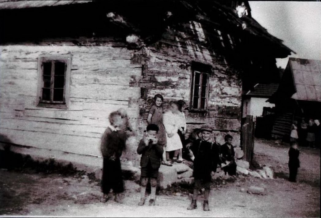 Takto žili Nerómovia v Ochodnici na Kysuciach...