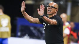 Keď sa legenda dozvedela, koľko zarába Calzona, spomínala Boha. Na jeho mieste vidia jediného muža