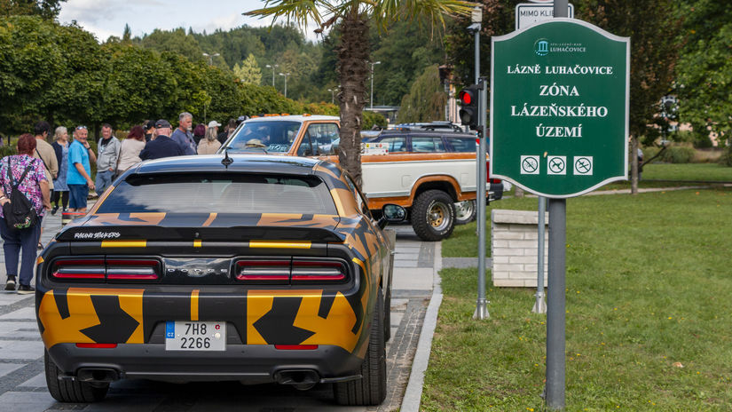 Autá sem prišli z akcie Hippies Car &amp;...
