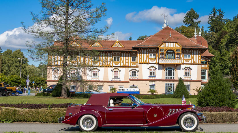 Kalifornská policajná stíhačka aj auto s penisom na kapote. Americké tátoše obsadili kúpele - Magazín - Auto - Pravda