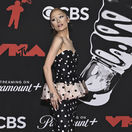 Ariana Grande v šatách z dielne Fendi 