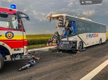 nehoda, zrážka, autobus