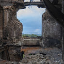 Budova ukrajinskej vlády po ruskom útoku 8....