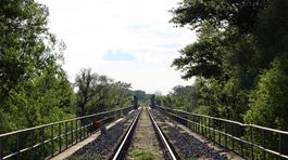 Modernizáciu a opravu trate okrem povodní a...