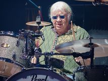 Ikonický bubeník a člen Deep Purple Ian...