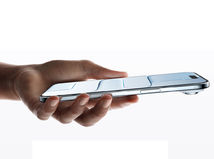 Apple predstavil 4 nové iPhony, Air je...