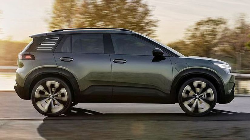 Tri pásiky na zadných stĺpikoch a rovné bočné...