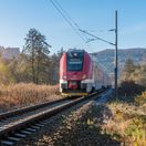 Toto tu roky nebolo. Železnice pre nedostatok rušňovodičov odstavili vlaky a nasadili autobusy
