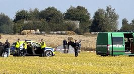 Polícia a vojenská polícia zabezpečujú časti...