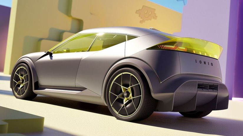 Odvážny profil kompaktného kupé kombinuje Ioniq...