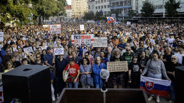Ľudia počas protestu na Námestí SNP v...