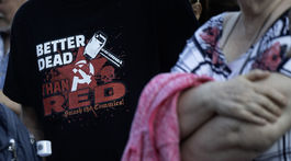 Ľudia počas protestu na Námestí SNP v...