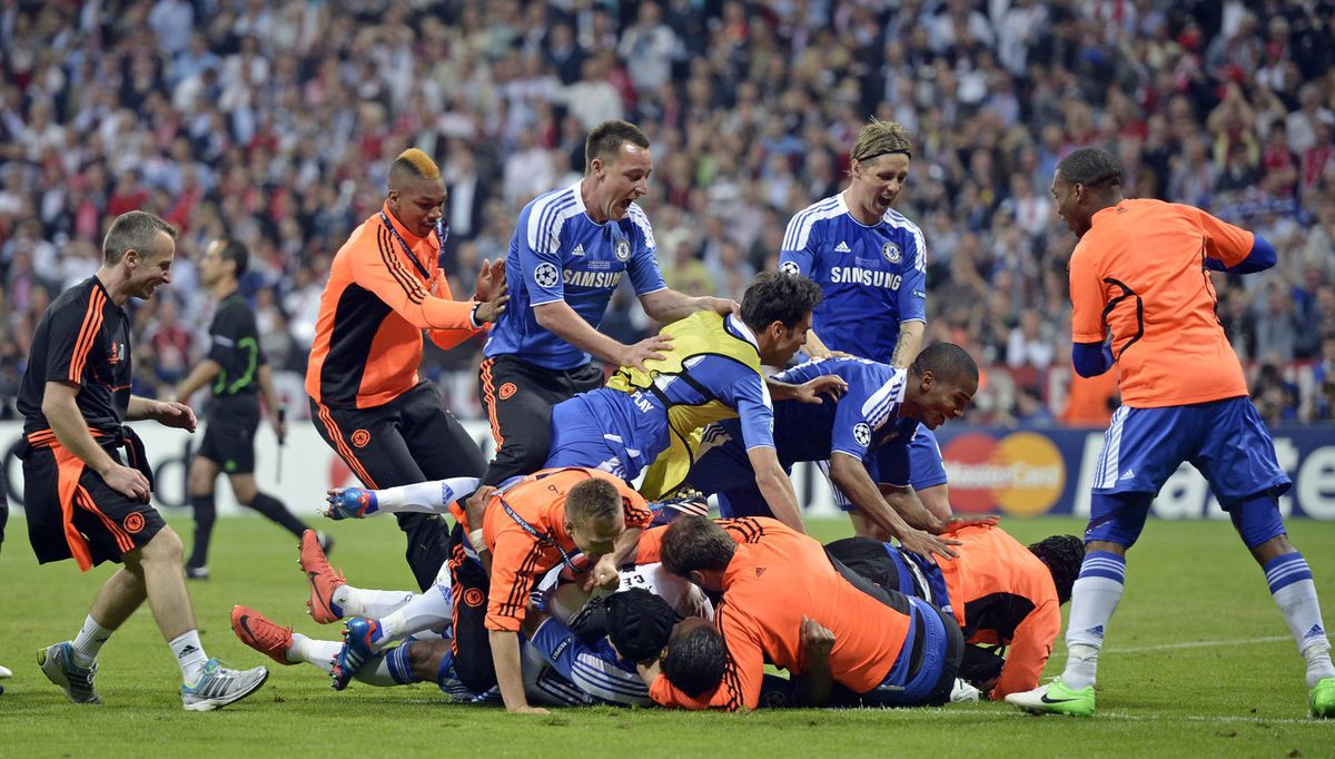 Radosť futbalistov Chelsea po víťazstve vo...