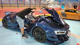 Engler Desat má riadenie podobné motorke. 