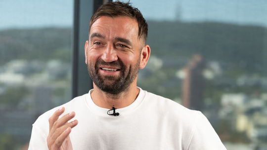 Herec Milan Ondrík na návšteve redakcie Pravdy.