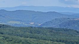 Z vyhliadkovej veže vidno aj takmer celé...