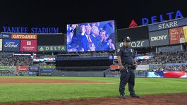 Newyorkský policajt hliadkuje priamo na hracom...