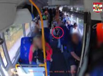 autobus, útok nožom, Česko