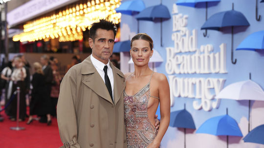 Herci Colin Farrell (vľavo) a Margot Robbie...