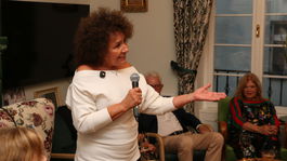 Jitka v salóne Aurel v Annavile s obrazmi...